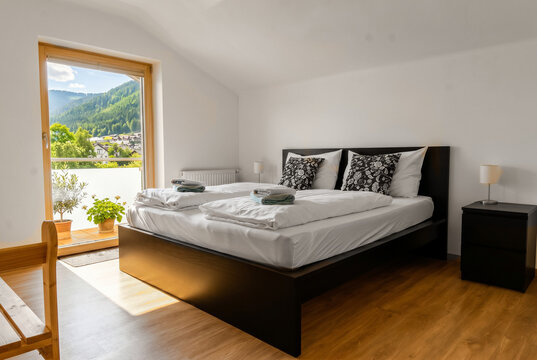 Schlafzimmer im Apartment gem&uuml;tlich hell
