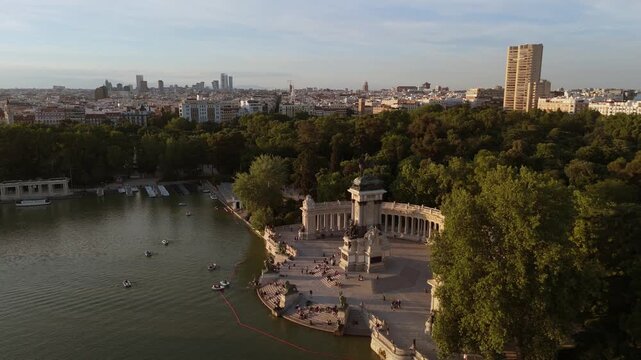 Panoramic drone shot of Retiro pond and Alfonso XII monument