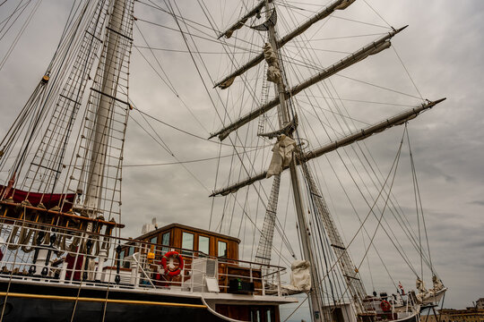 The world's largest sailing brigantine: Nave Italia