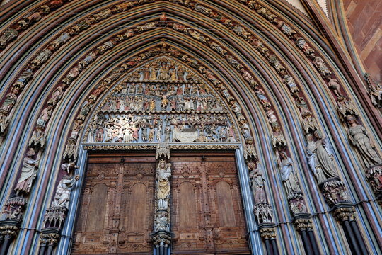 Portalhalle des M&uuml;nsters in Freiburg