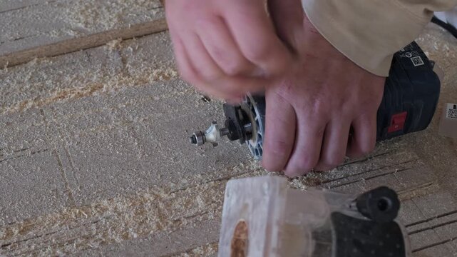 Removing a bit from a palm router