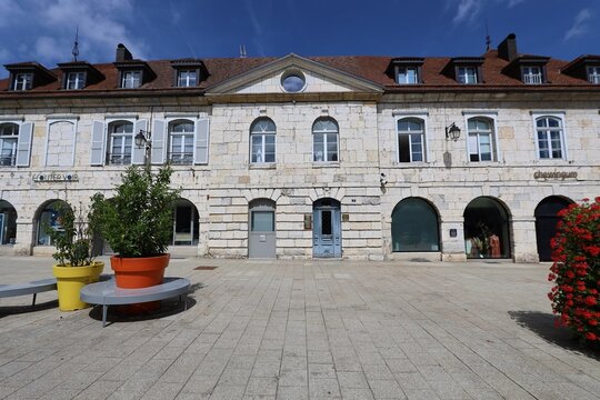 La place Saint B&eacute;nigne, ville de Pontarlier, d&eacute;partement du Doubs, France