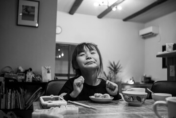 Fototapeta premium young woman sitting in a restaurant