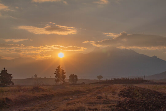 fotografia tomada en temamatla en el amanecer con rebel t6 y lente 18-55 mm 