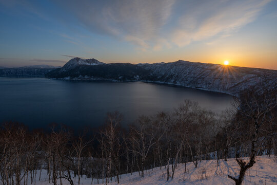 Sunrise over Lake Mashu and Mount Mashu in Hokkaido with winter landscape / 冬の摩周湖と摩周岳に昇る朝日