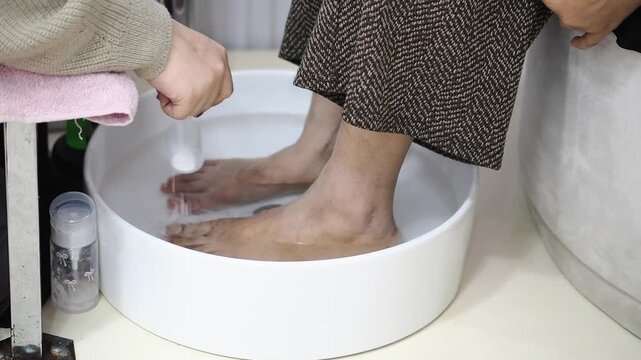 Relaxation with foot soak at a spa in a private room
