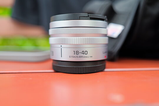 camera silver lens with 18-40mm, wide zoom lens
