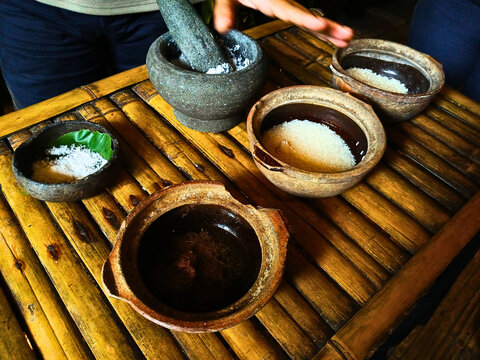 making traditional rice wine 