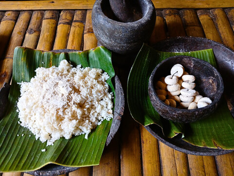 making traditional rice wine 