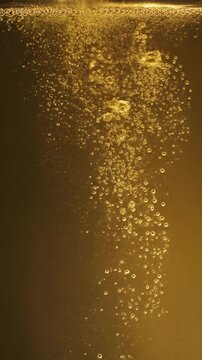シャンパンの泡が黄金色に立ち昇る シームレスループ動画背景 9:16 4K