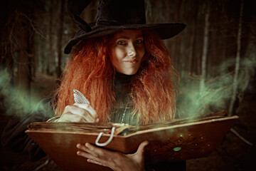 Naklejka premium Spellbook Secret Keeper