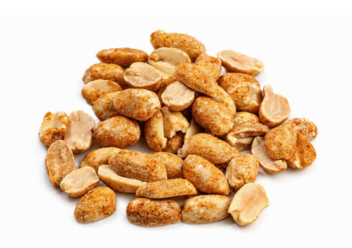 Cacahu&egrave;tes grill&eacute;es sal&eacute;es isol&eacute;es