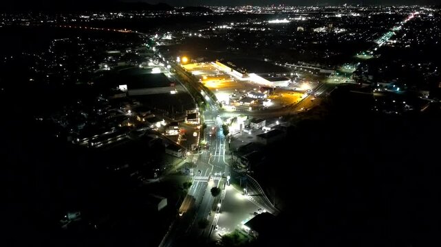 和歌山市の夜景を望む都市の俯瞰空撮映像