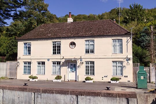 Lockkeepers cottage, Marsh Lock, Henley on Thames, Oxfordshire,