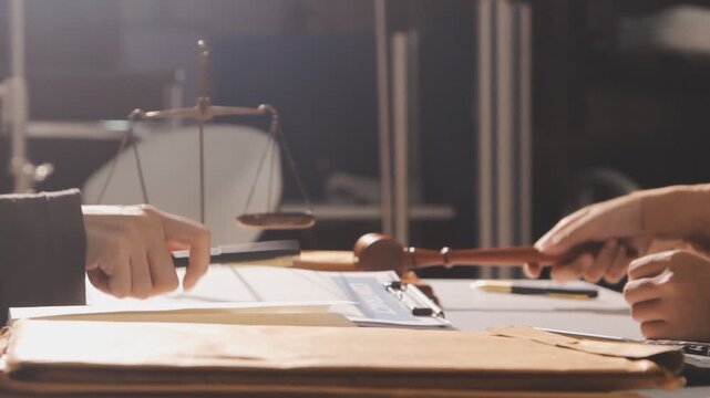 Lawyer explained to the client about the law that must be brought against the court case.