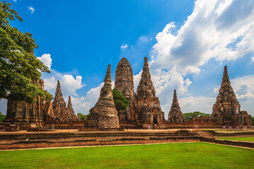 Fototapeta premium Wat Chaiwatthanaram in the city of Ayutthaya Historical Park, Thailand