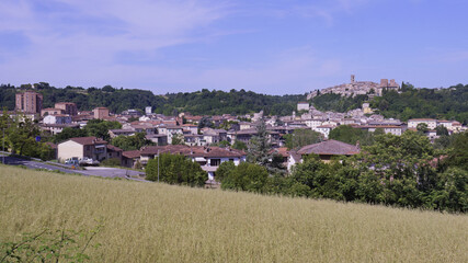 Naklejka premium Colle di val d'Elsa, landscape of the historic centre, (upper town) and the modern lower town