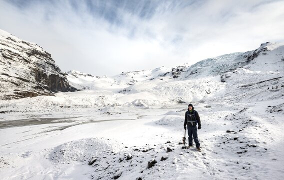 Hiker with ice pick on the glacier, Skaftafellsj&ouml;kull Glacier, Vatnajokull National Park, South Iceland, IcelandSouth Iceland, Iceland