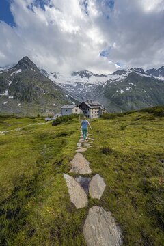 Hiker on the way to the Berliner H&uuml;tte on the Berliner H&ouml;henweg, Steinmandl mountain peak, Waxeggkees and Hornkees glacier, Zillertal Alps, Zillertal, Tyrol, Austria