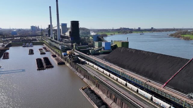 Approach toward coal mound and riverside coking area