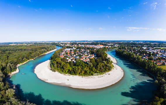 Germany, Bavaria, Muhldorf am Inn, Aerial view of loop on Inn river with town in background