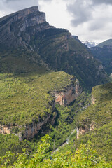 Fototapeta premium magnificent view of the mountains, rock outcrops and canyons of the Canon de Anisclo (Anisclo Canyon) in the Spanish Pyrenees