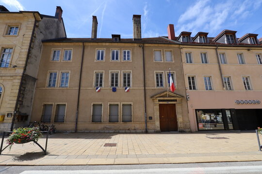 Sous pr&eacute;fecture, vue de l'ext&eacute;rieur, ville de Pontarlier, d&eacute;partement du Doubs, France