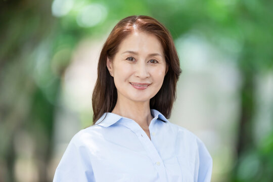 女性　新緑