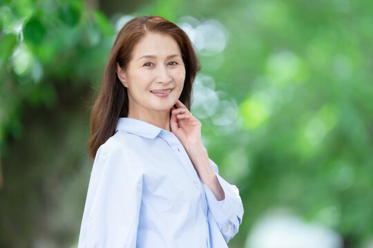 女性　新緑