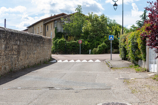ralentisseur pour reduire la vitesse des v&eacute;hicules