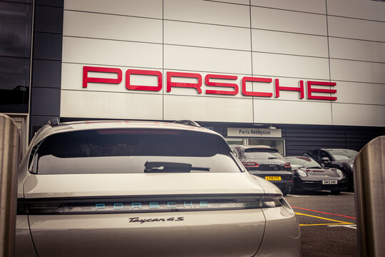 LONDON - CHISWICK &ndash; Porsche car dealership and showroom