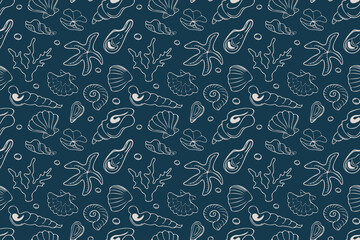 Naklejka premium Elegant nautical seamless pattern featuring detailed cream line art doodles of various seashells, starfish, and coral repeating smoothly on a deep navy blue background.
