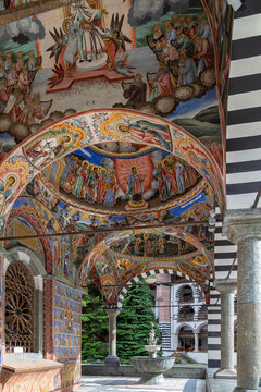 Spiritualit&agrave; Ortodossa: L'Architettura Sacra del Monastero di Rila