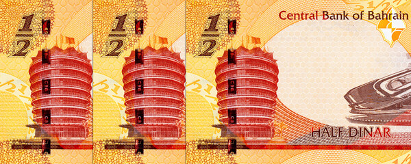 Naklejka premium Bahraini half dinar banknote featuring the Central Bank of Bahrain building, the Bahrain International Formula One track. Bahrain money.