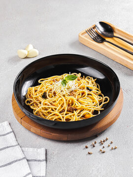 Authentic Garlic & Herb Spaghetti, aglio e olio  Spaghetti &mdash; Minimalist Food Photography
