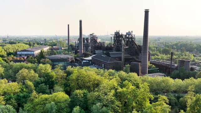 R&ouml;merturm, Turm, Wald, Luftaufnahme, Drohnenaufnahme, Landschaft, Natur, Felder, Wiesen, fotoping, historisch, Kulturlandschaft, Ruine, Ziegelstein, Zinnen, B&auml;ume, Gr&uuml;n, Sommer, Altensch&ouml;negg, Idylle,