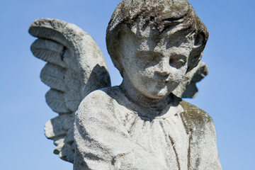 Obraz premium Stone sculpture symbolizing innocence and divine protection.