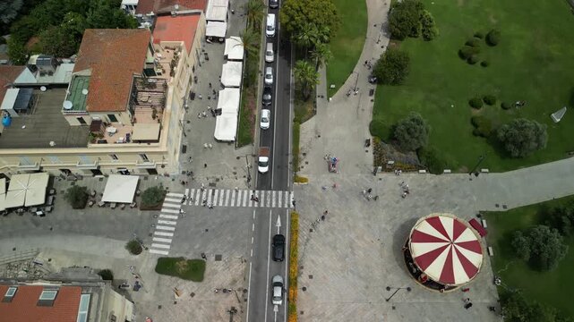 Olbia - Sardynia - Włochy - Film nagrany dronem. Miasto na p&oacute;łnocnym wschodzie wyspy. Panorama miasta, statki, port, budynki ujęcia z powietrza