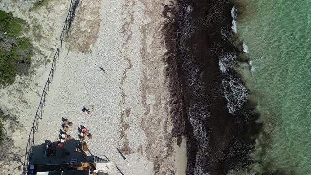 Capo Testa - Sardynia - Włochy - Film nagrany dronem. Morze, g&oacute;ry, piękne plaże, fale, śr&oacute;dziemnomorski klimat