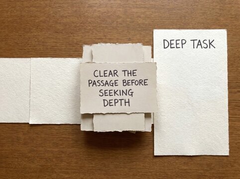 Paper notes with advice on clearing the passage before seeking depth for low attention span