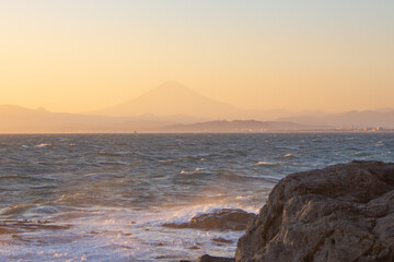Obraz premium Beautiful sunset at Chigogafuchi in Autumn. Enoshima Island, Kanagawa Prefecture, Japan