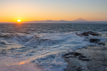 Obraz premium Beautiful sunset at Chigogafuchi in Autumn. Enoshima Island, Fujisawa, Kanagawa Prefecture, Japan