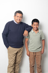 Obraz premium Latino single dad and his 12-year-old Latino son show their love to celebrate Father's Day