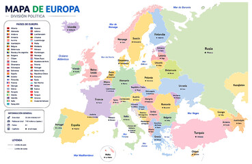 Detailed political map of Europe featuring labeled countries and capitals with a clear legend displayed in Spanish language style presented as an isolated icon on transparent background © Graphixa