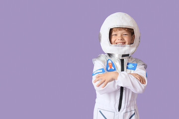 Smiling young boy in astronaut costume with helmet, space exploration and future career aspirations, childhood dreams and the joy of imagination © Pixel-Shot