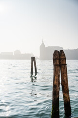 Obraz premium Foggy morning in Venice, Italy. Giudecca island in the background