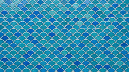 Fototapeta premium Blue Mosaic Pattern: A vibrant, repeating pattern of blue mosaic tiles in a scale-like design, creating a visually captivating texture.