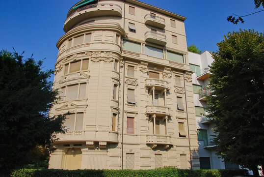 L'esterno del Novocomum, edificio razionalista concepito dall'architetto Giuseppe Terragni a Como, Lombardia, Italia.