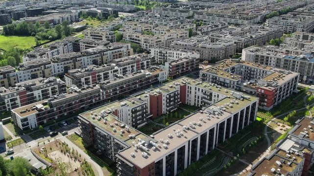 Dron/Drone footage Ujęcia z drona / Drone shots Filmowanie z powietrza / Aerial filming / Aerial video Perspektywa lotnicza / Bird's eye view 4K / UHD / High Resolution	
