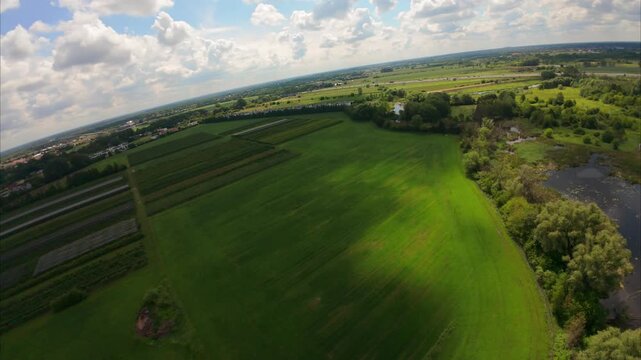 Dron/Drone footage Ujęcia z drona / Drone shots Filmowanie z powietrza / Aerial filming / Aerial video Perspektywa lotnicza / Bird's eye view 4K / UHD / High Resolution